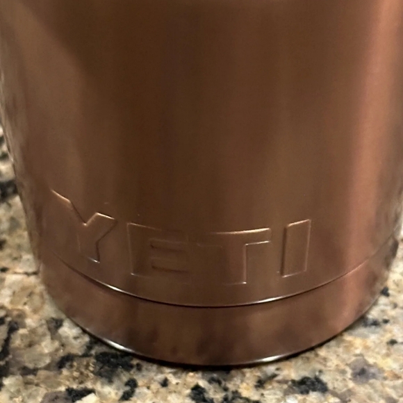 Yeti 30Oz Limited Edition Copper Magslide NEW - Picture 3 of 3